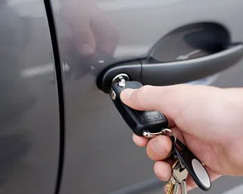 Quincy Locksmith Services Quincy, MA 617-603-3629 - car-door-unlocking